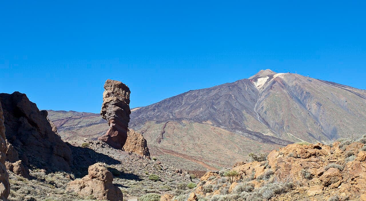 Roque Cinchado rock formation below Mount Teide, Teide National Park, Tenerife